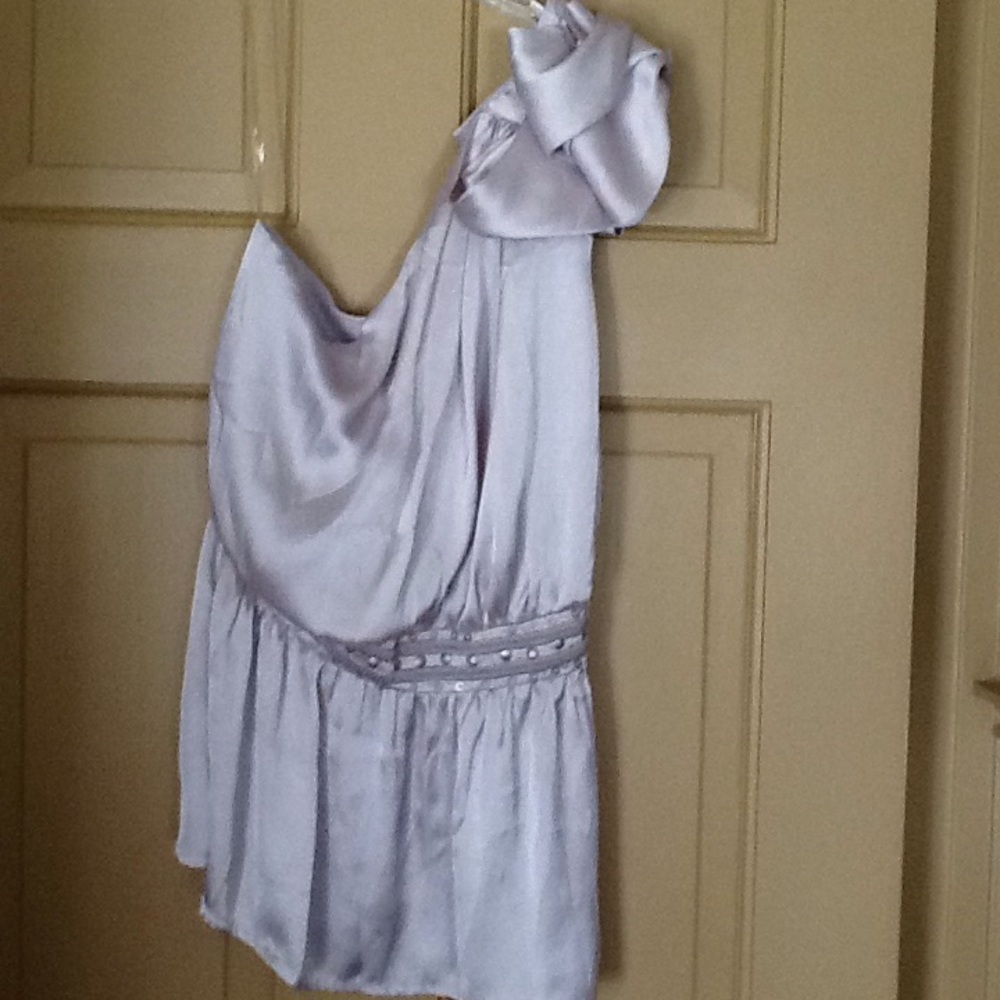 One shoulder top